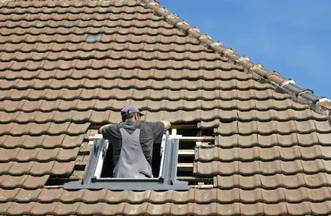 Pose de velux - Saint-Broladre